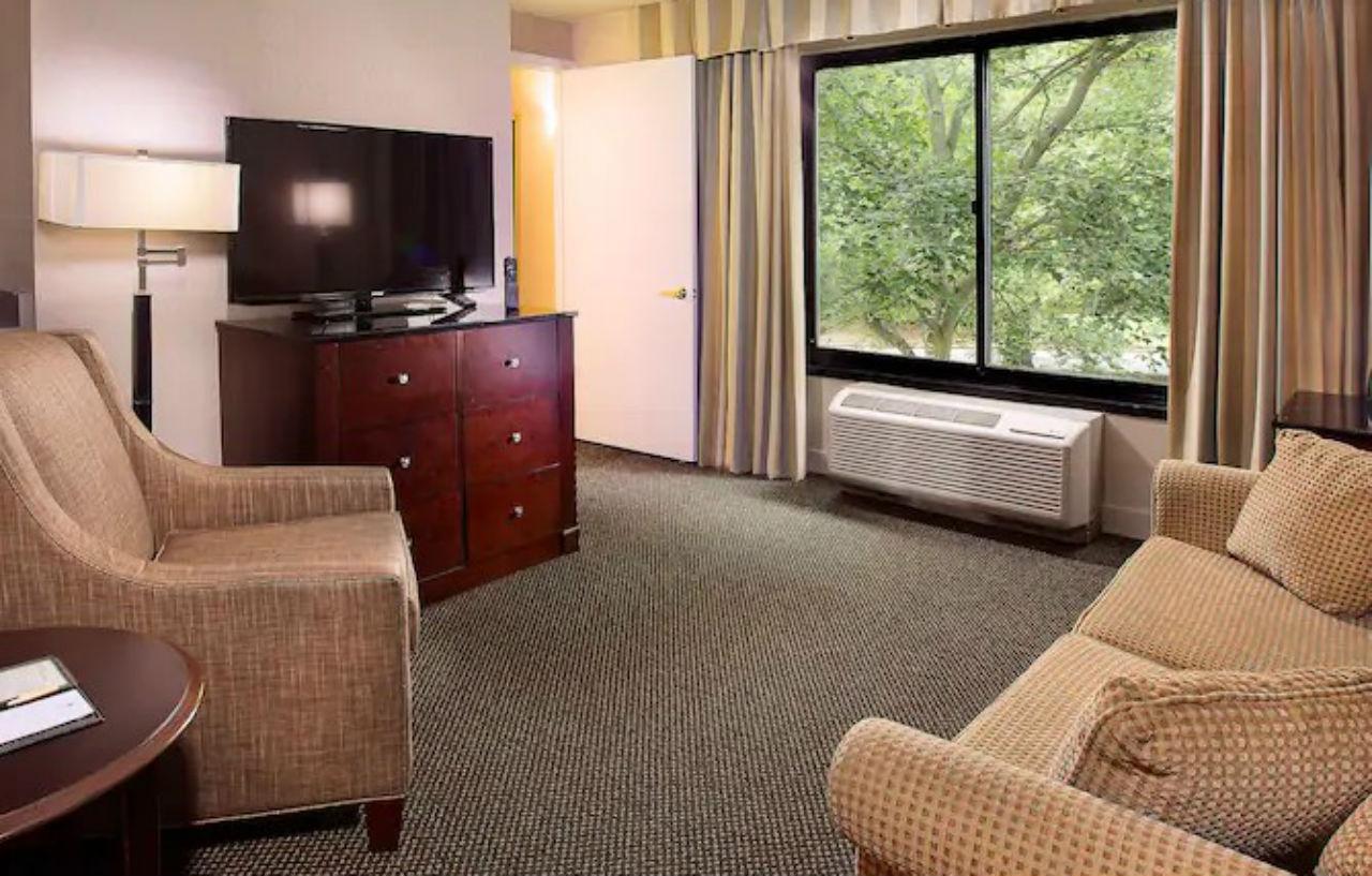 Hotel Doubletree By Hilton Charlotte Airport Exterior foto