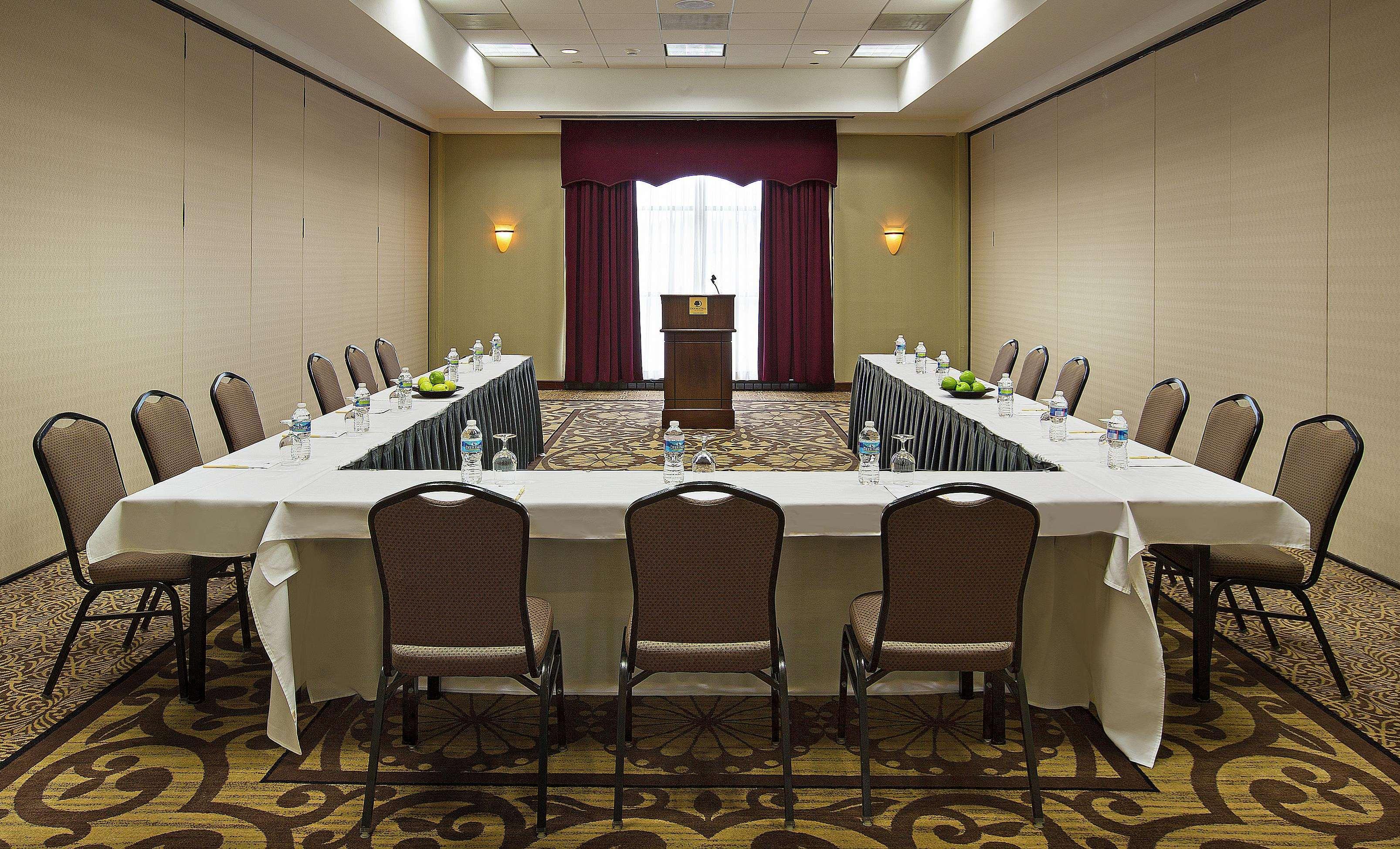 Hotel Doubletree By Hilton Charlotte Airport Exterior foto