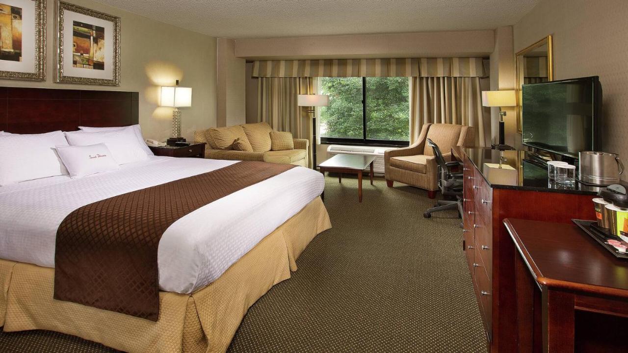 Hotel Doubletree By Hilton Charlotte Airport Exterior foto