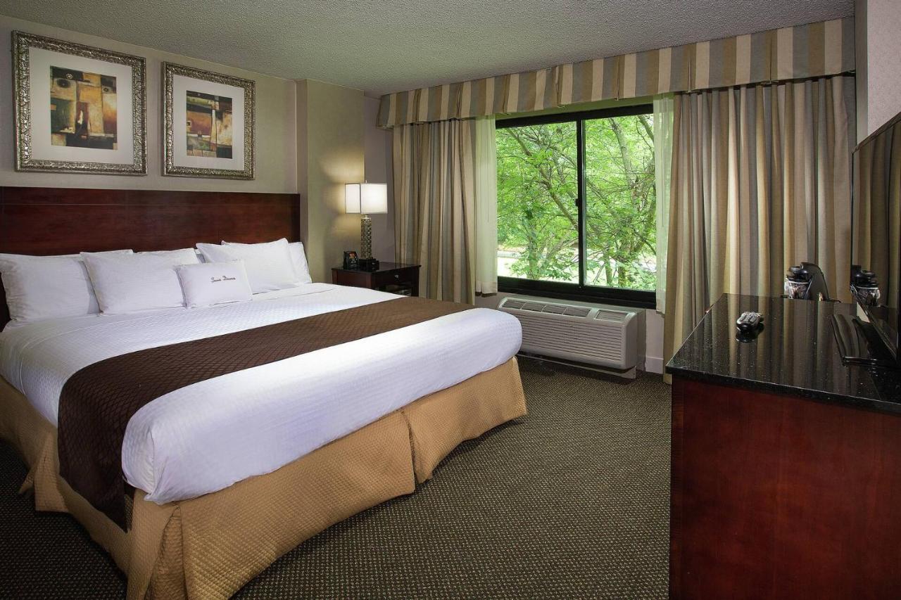 Hotel Doubletree By Hilton Charlotte Airport Exterior foto