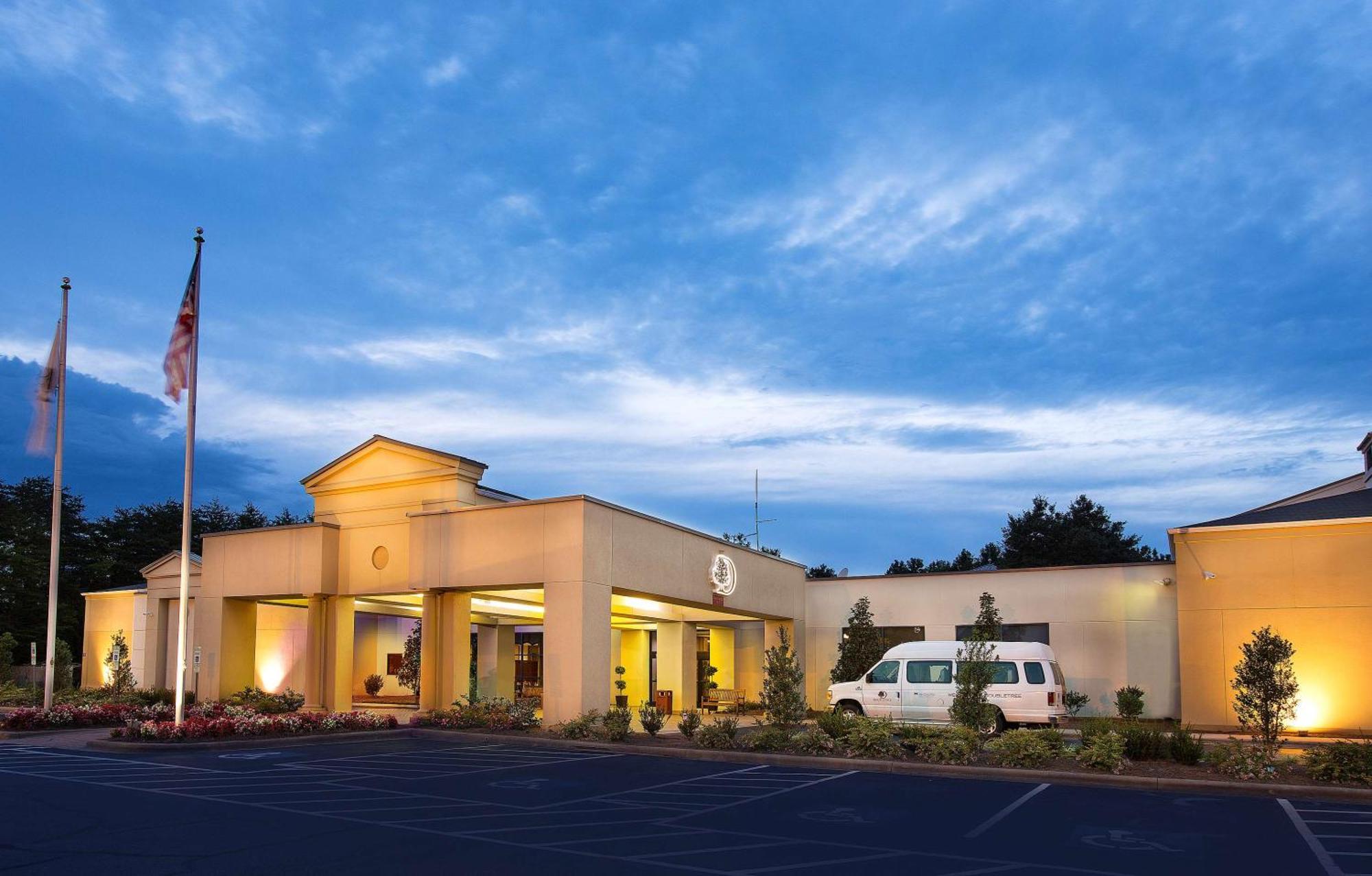 Hotel Doubletree By Hilton Charlotte Airport Exterior foto