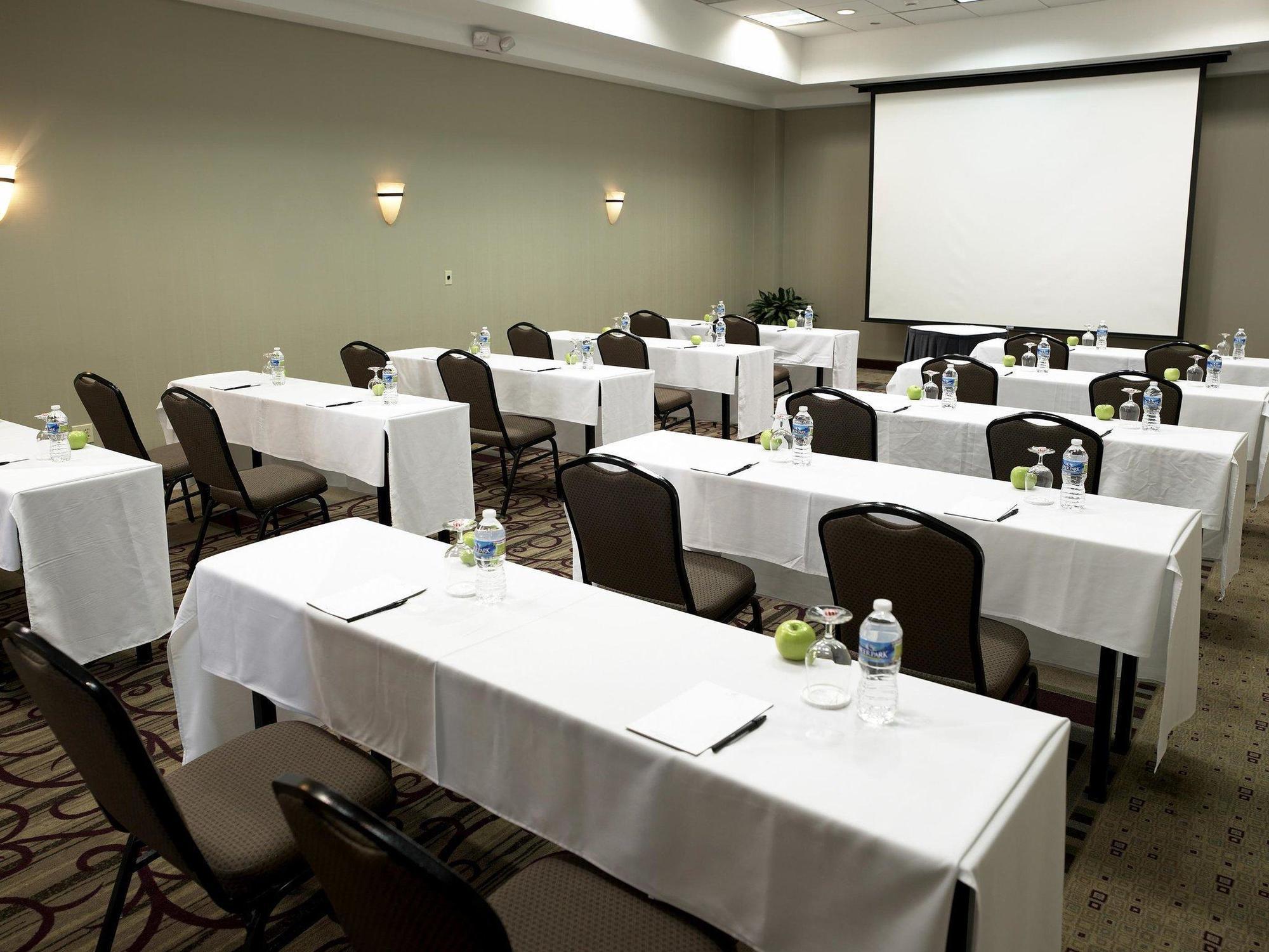Hotel Doubletree By Hilton Charlotte Airport Exterior foto